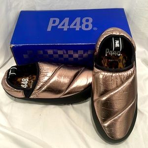 NIB P448 Laby slip on metallic slippers with faux fur lining.
